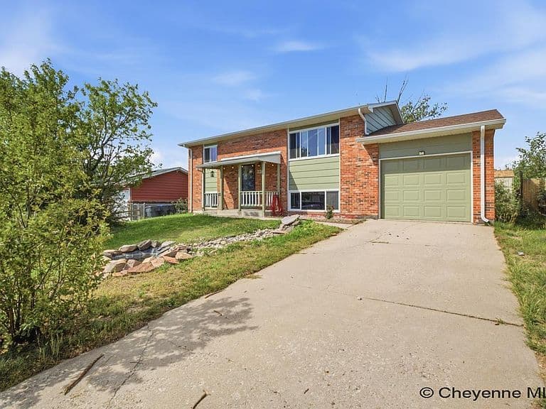 726 Cottonwood Dr photo 1