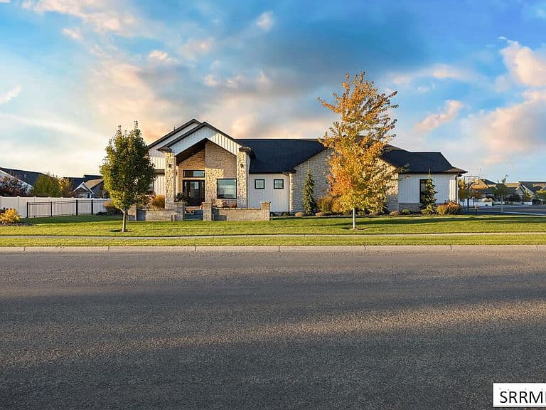 360 Palisade Dr photo 1