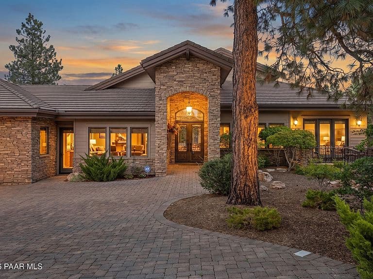 2140 Golf Club Ln photo 1