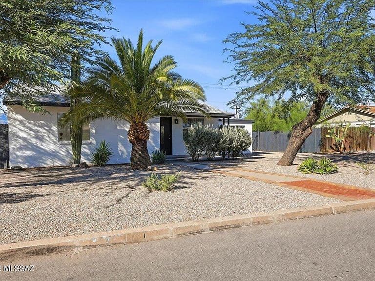 5449 E Linden St photo 5