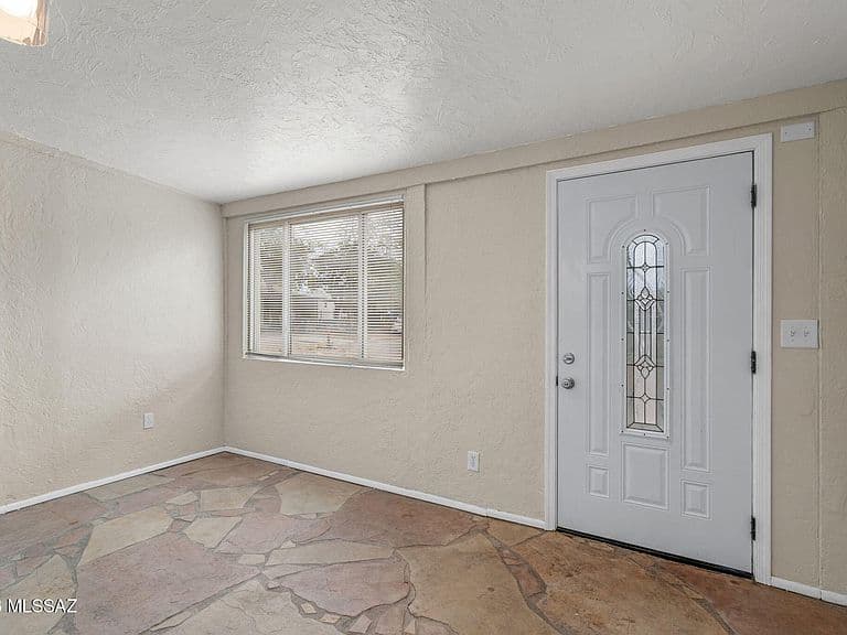 1043 E Simmons St photo 5