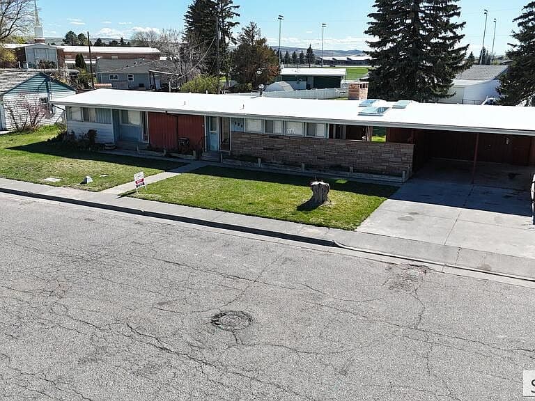 600 Curtis St photo 1