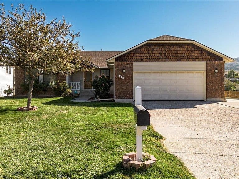 848 Bitterroot Dr photo 2