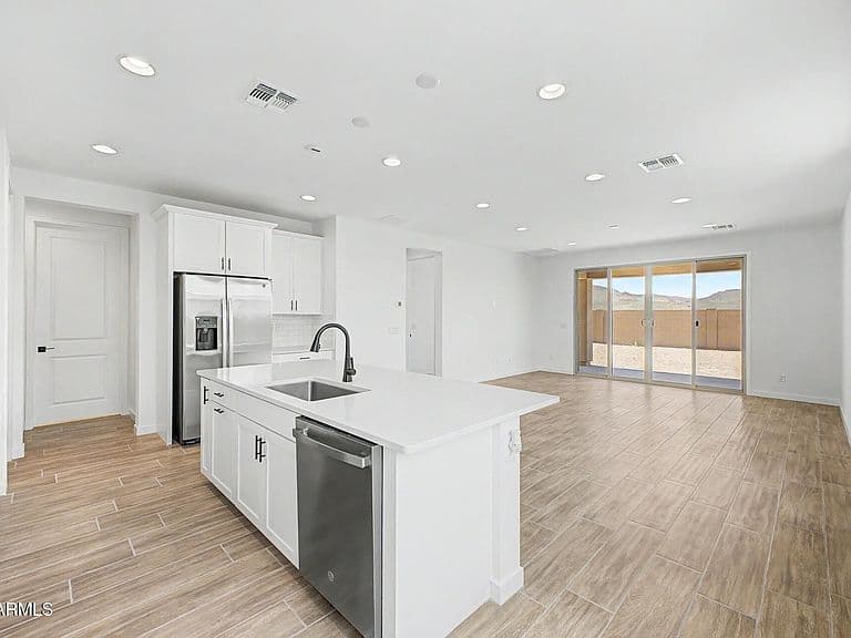 48747 N LULA Street photo 2