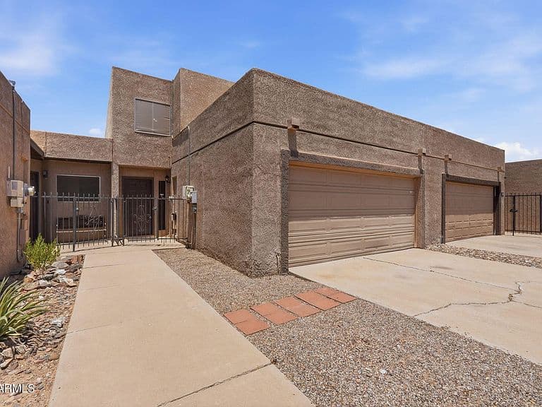 742 E PEPPER Drive photo 1