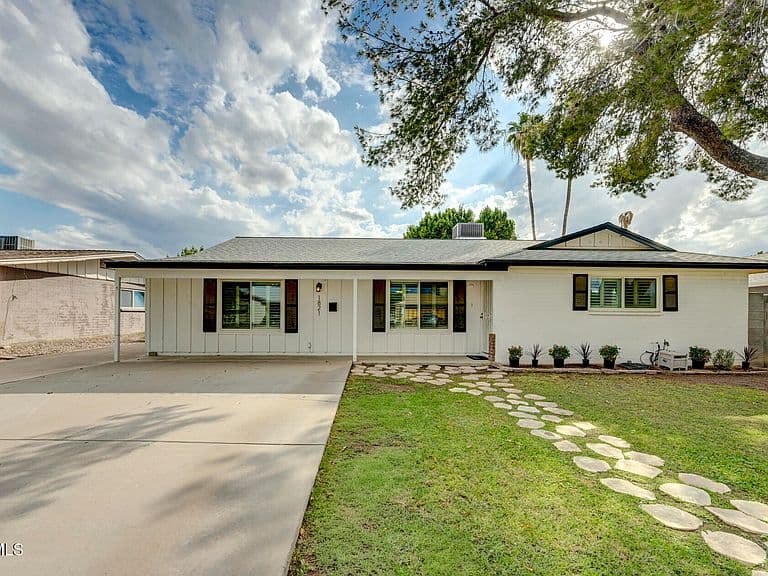 1821 E JULIE Drive photo 2