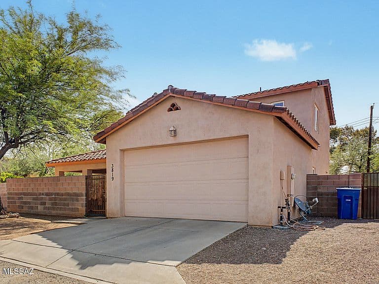3819 N Look Backridge Pl photo 4