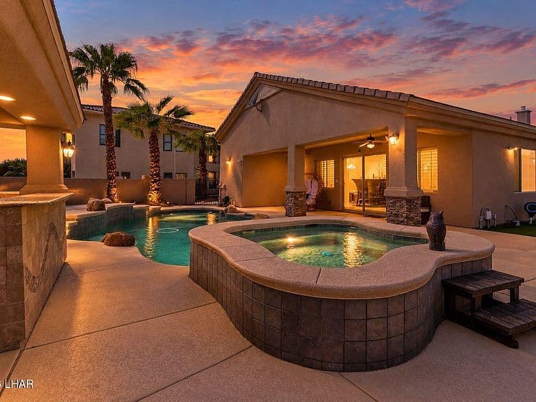 2346 Tee Pl photo 2