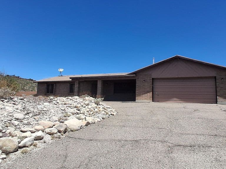 7281 E Clayridge Dr photo 2