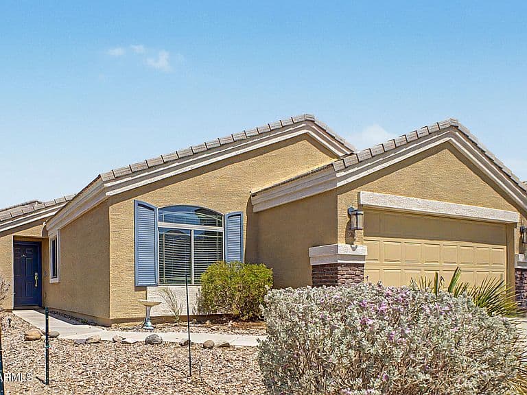 23866 W HUNTINGTON Drive photo 1