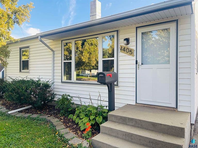 1405 W Thompson Dr photo 3