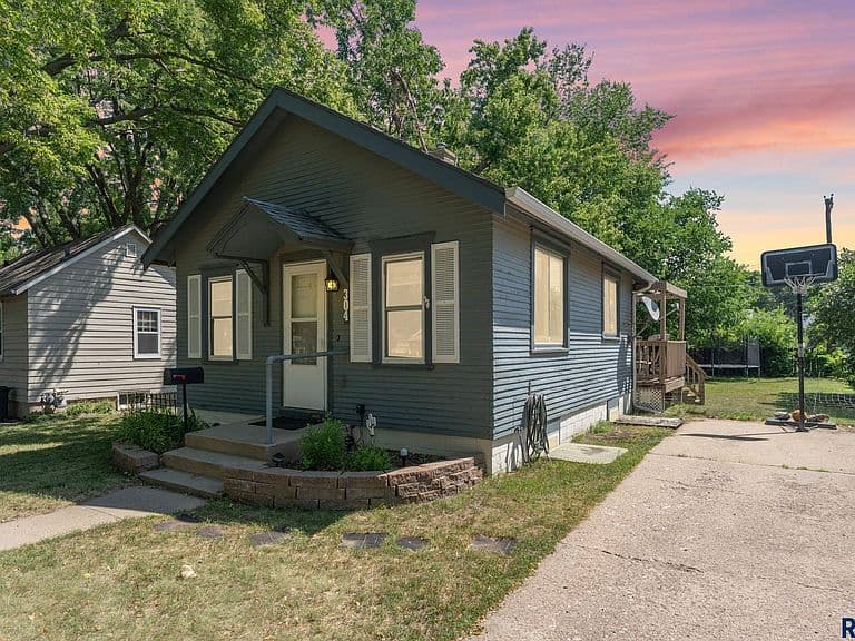 304 S Lyndale Ave photo 1