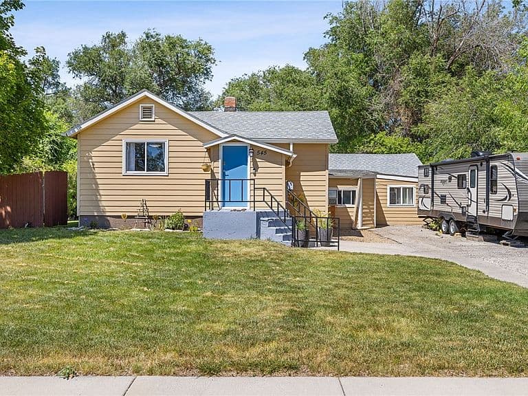 545 Howard Ave photo 1