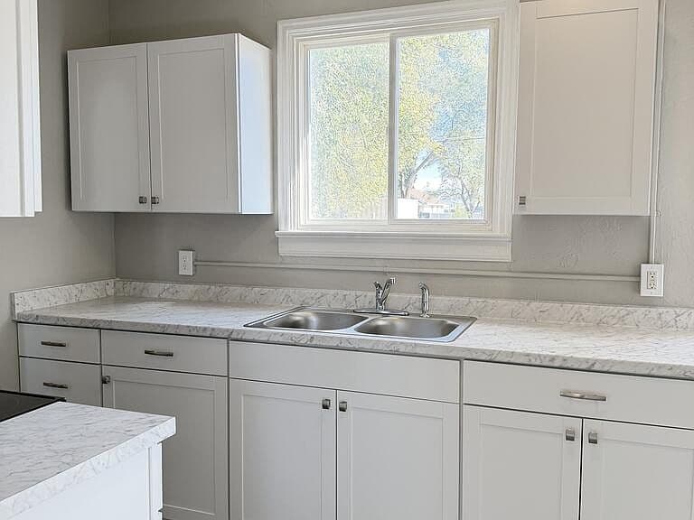 820 N Shilling Ave photo 3