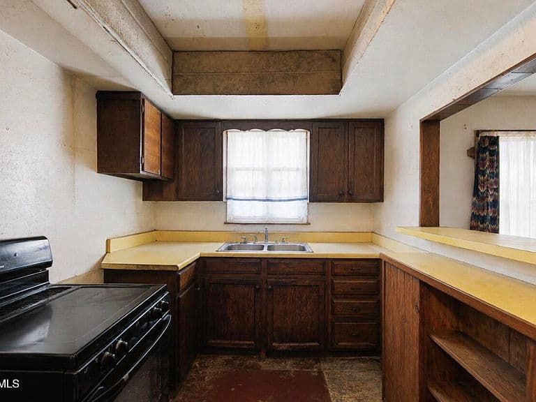 1808 E INDIANOLA Avenue photo 5