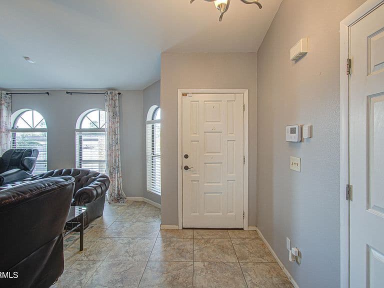 213 E Elm Lane photo 3