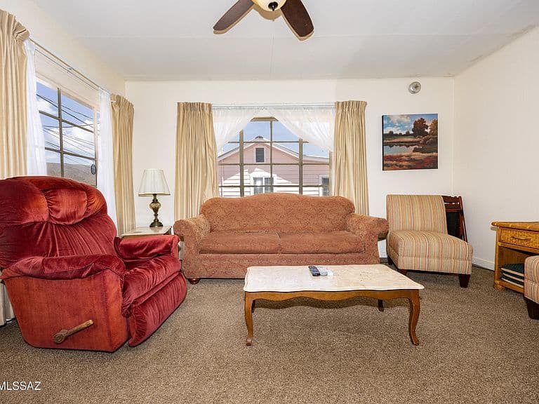 929 American Ave photo 4