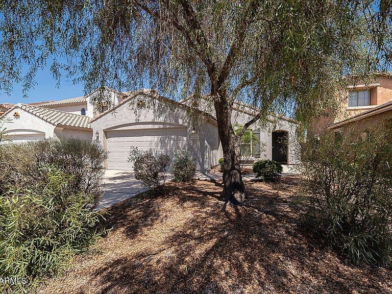 43842 W ELIZABETH Avenue photo 2