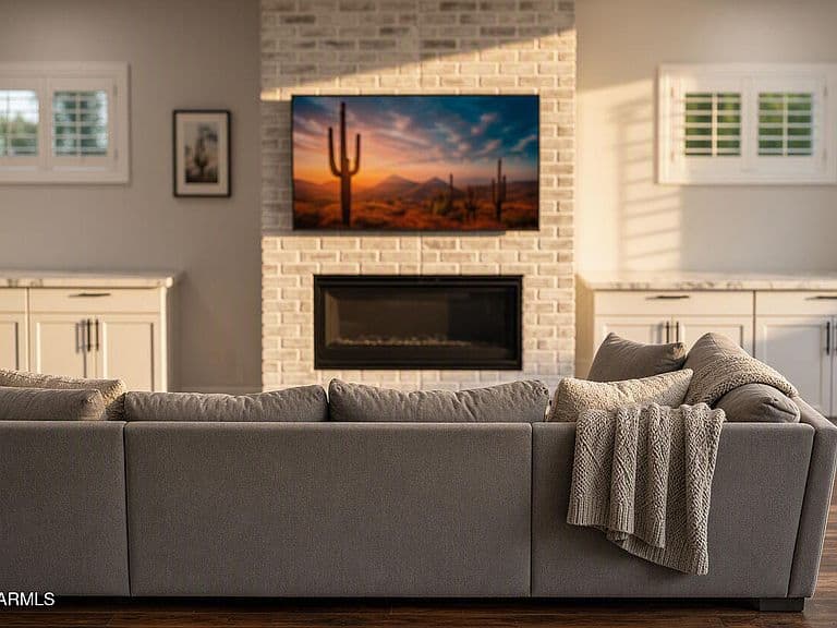 702 E DESERT PARK Lane photo 2