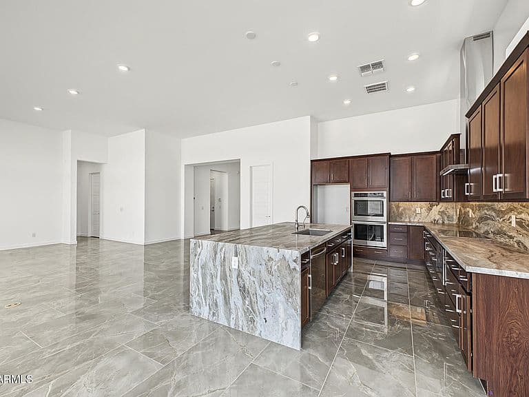 13718 W HACKAMORE Drive photo 3