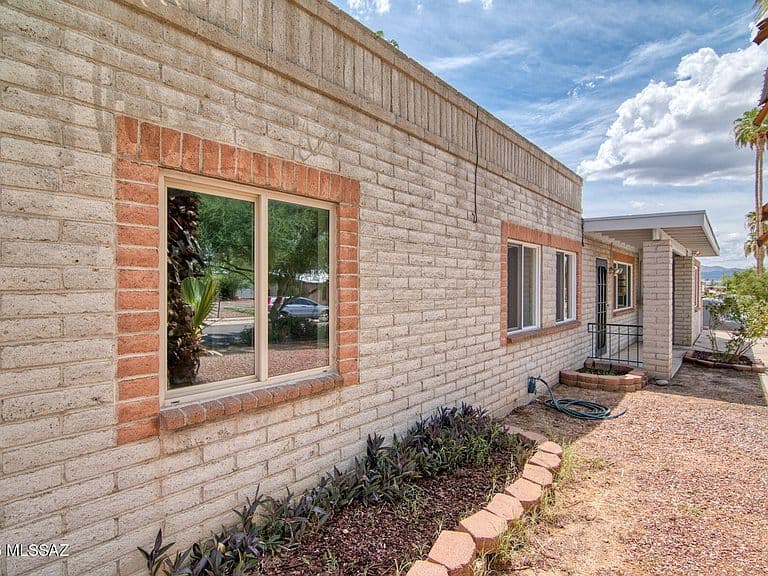 2757 W Calle Del Huerto photo 5
