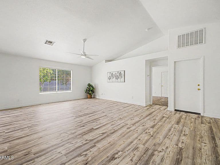 4069 S KIRBY Street photo 5
