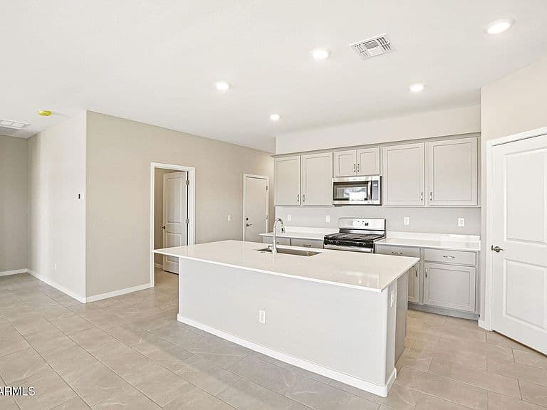 36830 W NINA Street photo 4