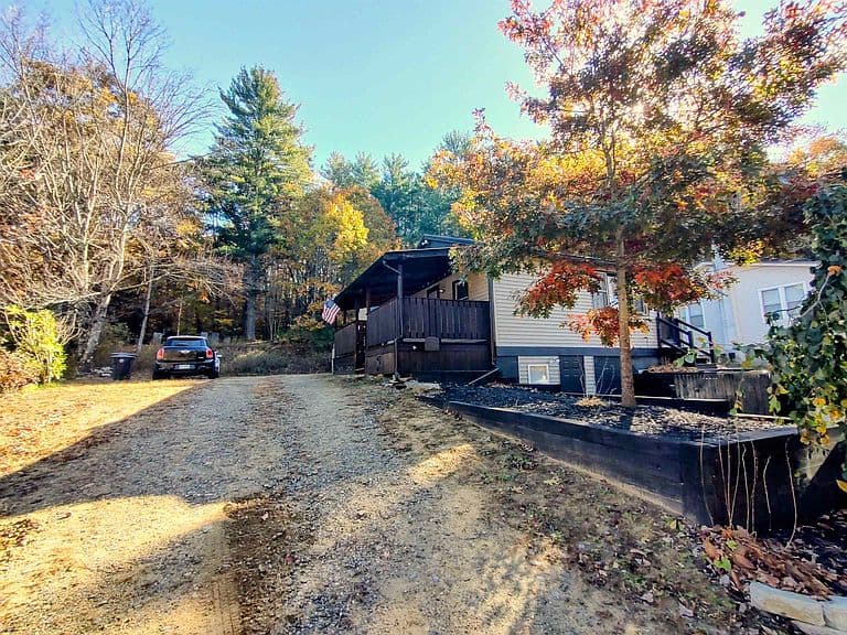 279 New Hampton Road photo 5