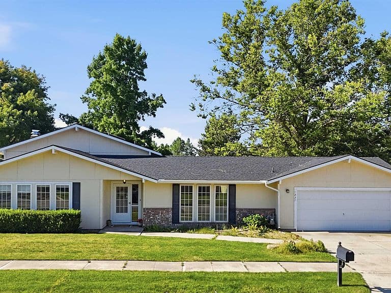 1237 E Cerramar Ct photo 2