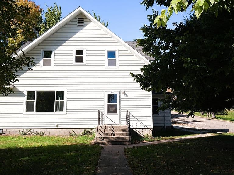302 Ash St photo 2