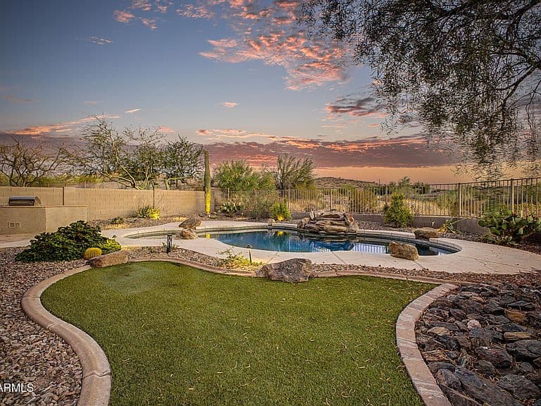 18035 W Paseo Way photo 3