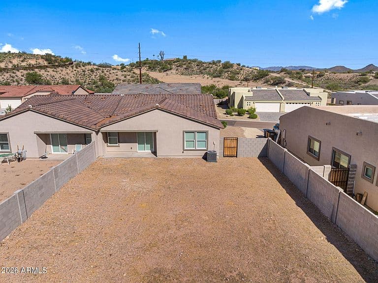 711 Dylan Court photo 4