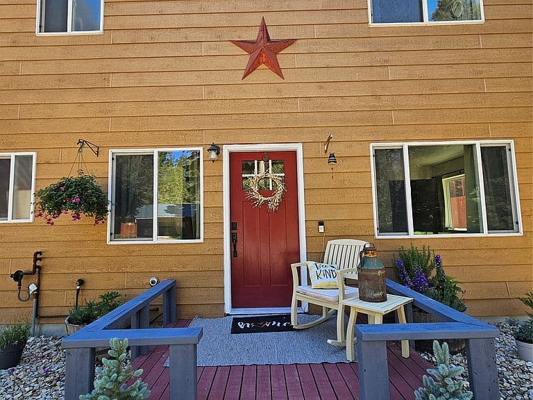 229 3rd Ave photo 2